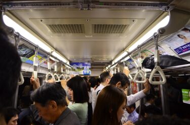 英語で話す「日本の電車内でやっちゃいけない事ワースト15」