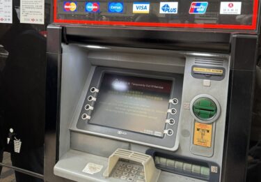海外ATMのトラブルに英語面で備える